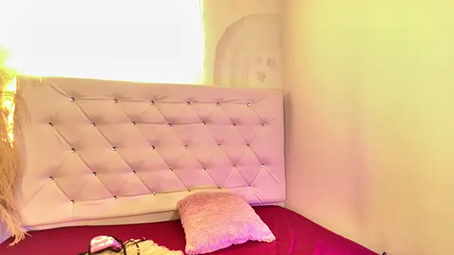 tatixxxvega online show from February 19, 2026, 1:29 pm