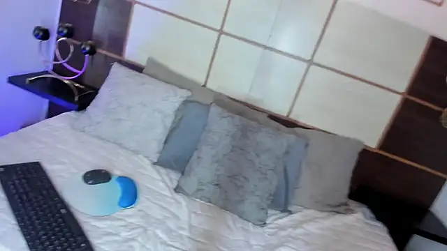 sofiagomez   online show from September 15, 2025, 8:20 pm