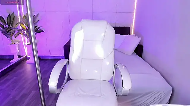 DulceGreem online show from February 9, 2026, 8:13 pm