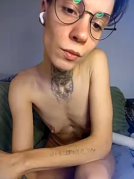 HoneySquirrel online show from April 17, 2026, 8:01 pm