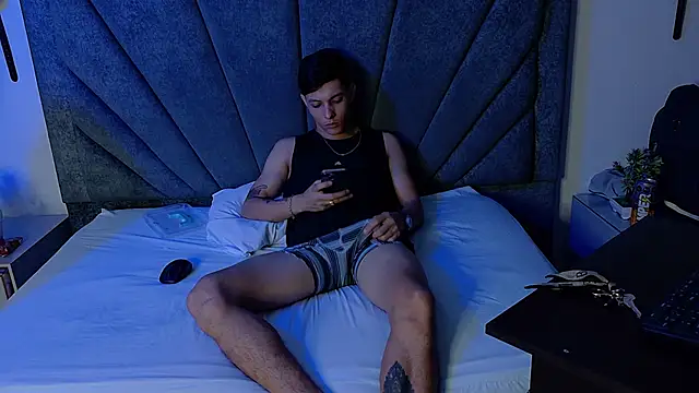 ZafiroAndFlynn online show from March 11, 2026, 2:28 am