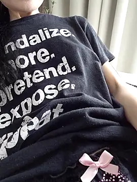Snapshot of DragonFoxie chatting on May 11, 2026, 8:53 am DragonFoxie online show from May 11, 2026, 8:53 am