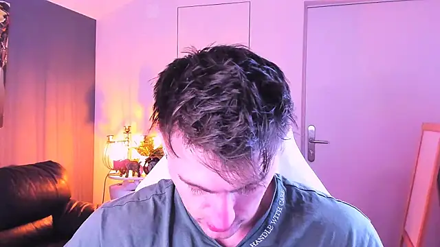 Oscar Miller  online show from October 3, 2025, 9:12 pm