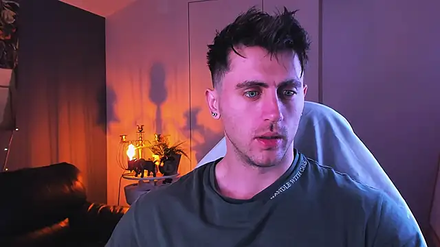 Oscar Miller  online show from October 4, 2025, 9:02 pm