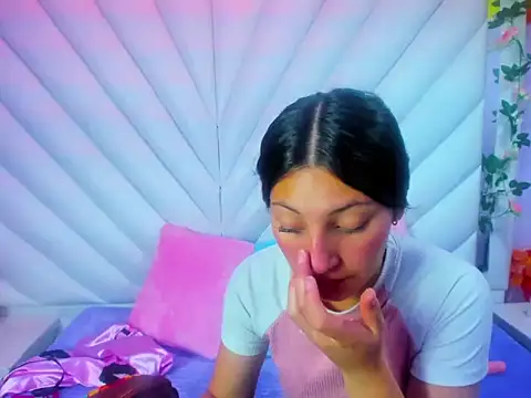  Luna Bennett online show from November 19, 2025, 12:16 pm