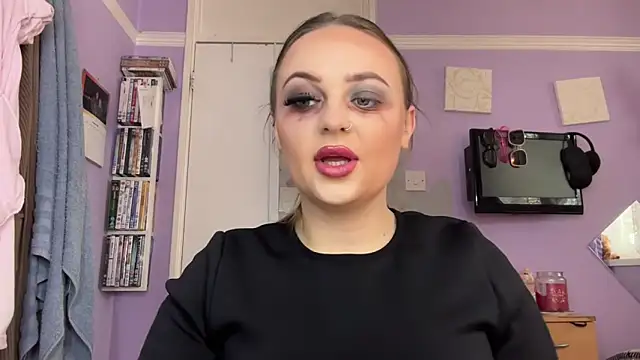 SexySashaxox online show from October 31, 2025, 1:23 pm