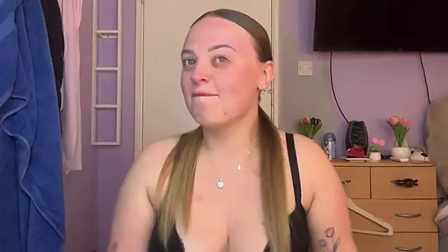 SexySashaxox online show from April 6, 2026, 7:59 pm