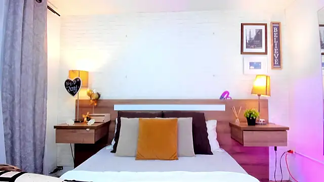 JenniferAuriston online show from April 18, 2026, 7:40 pm