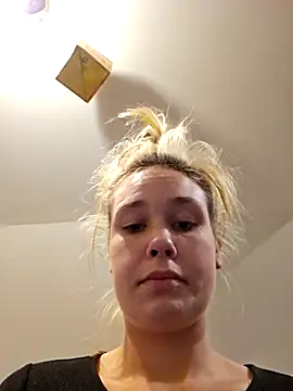 Snapshot of ft1glo chatting on November 3, 2025, 3:41 am ft1glo online show from November 3, 2025, 3:41 am