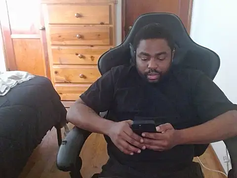 Snapshot of Breadwinnah chatting on November 12, 2025, 8:30 pm Breadwinnah online show from November 12, 2025, 8:30 pm