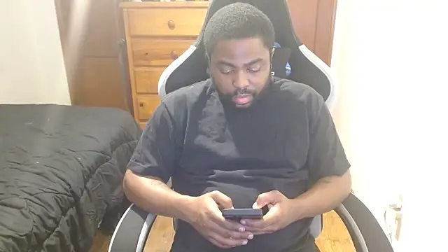 Snapshot of Breadwinnah chatting on November 16, 2025, 7:36 am Breadwinnah online show from November 16, 2025, 7:36 am