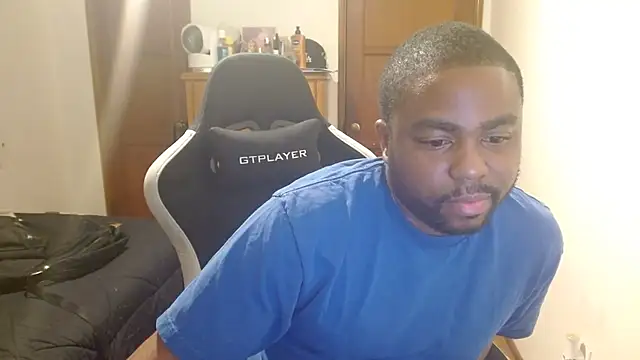 Snapshot of Breadwinnah chatting on December 2, 2025, 4:40 am Breadwinnah online show from December 2, 2025, 4:40 am