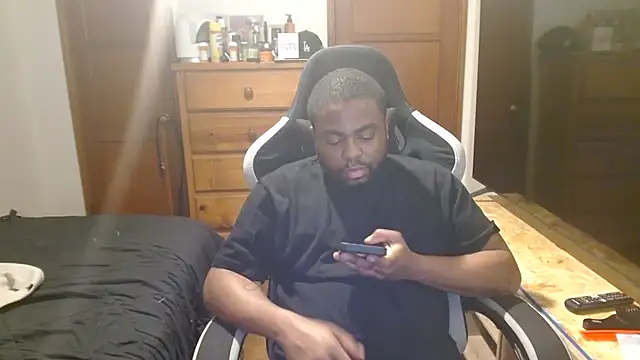 Snapshot of Breadwinnah chatting on December 17, 2025, 4:29 am Breadwinnah online show from December 17, 2025, 4:29 am