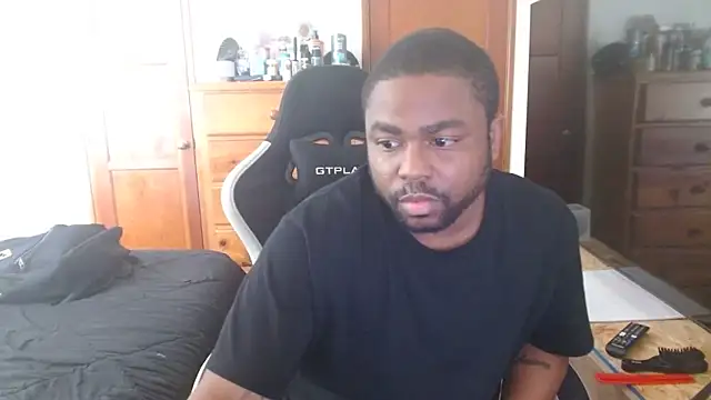 Snapshot of Breadwinnah chatting on December 19, 2025, 9:11 pm Breadwinnah online show from December 19, 2025, 9:11 pm