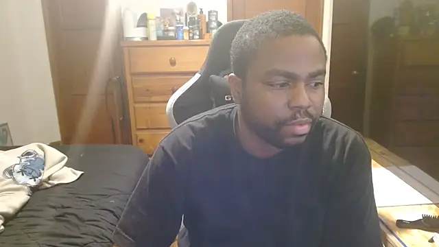 Snapshot of Breadwinnah chatting on December 23, 2025, 7:06 am Breadwinnah online show from December 23, 2025, 7:06 am