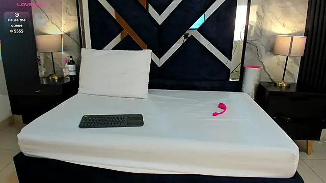 VioletRose as online show from October 26, 2025, 7:31 pm