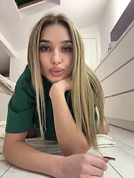 KaseyQuinn  online show from November 29, 2025, 10:35 pm