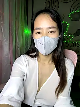 TiNa 04 online show from October 3, 2025, 11:07 am