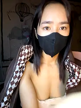 TiNa 04 online show from November 18, 2025, 11:37 pm