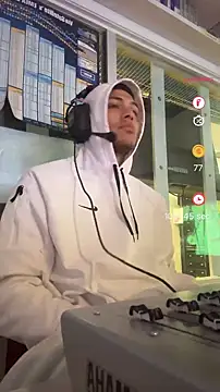 Snapshot of StrokingDaddy4 chatting on March 6, 2026, 11:17 am StrokingDaddy4 online show from March 6, 2026, 11:17 am