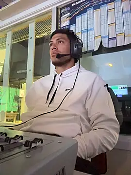 Snapshot of StrokingDaddy4 chatting on March 31, 2026, 10:37 am StrokingDaddy4 online show from March 31, 2026, 10:37 am