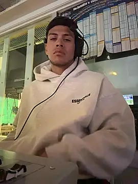 Snapshot of StrokingDaddy4 chatting on April 3, 2026, 10:35 am StrokingDaddy4 online show from April 3, 2026, 10:35 am