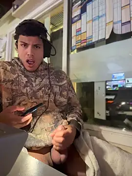 Snapshot of StrokingDaddy4 chatting on April 15, 2026, 10:33 am StrokingDaddy4 online show from April 15, 2026, 10:33 am