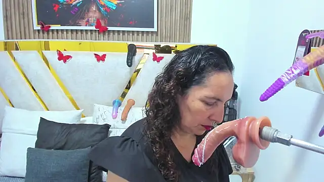 Luna Naughty1 online show from May 21, 2026, 7:32 pm
