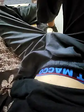 coupleyug online show from September 20, 2025, 8:37 am