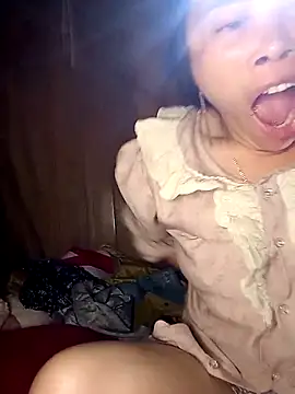 CoMay003 online show from April 10, 2026, 8:24 pm