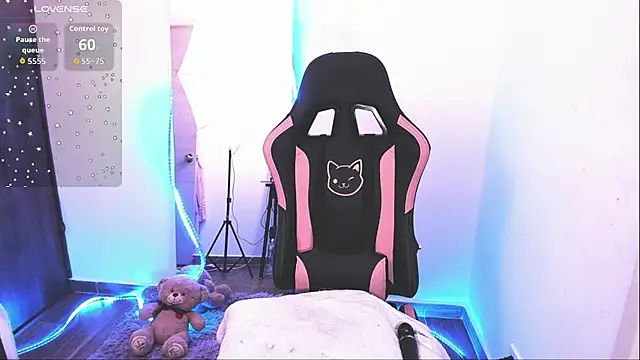 samiacooper25 online show from November 5, 2025, 9:42 am