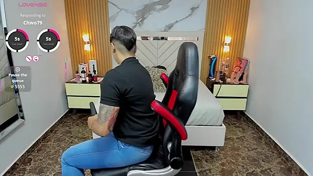 KAROLLJONES1 online show from October 29, 2025, 7:37 pm