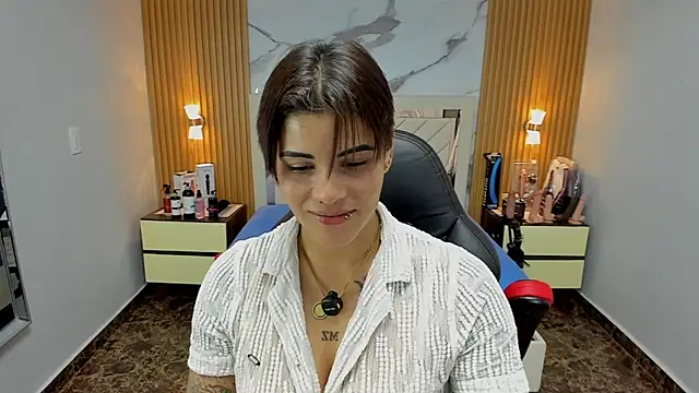 KAROLLJONES1 online show from November 7, 2025, 11:27 pm