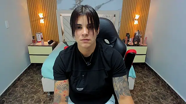 KAROLLJONES1 online show from January 31, 2026, 7:11 pm