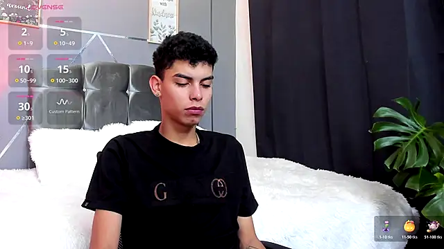 Room 69x online show from November 9, 2025, 8:07 pm