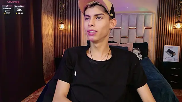 Room 69x online show from April 11, 2026, 8:13 pm