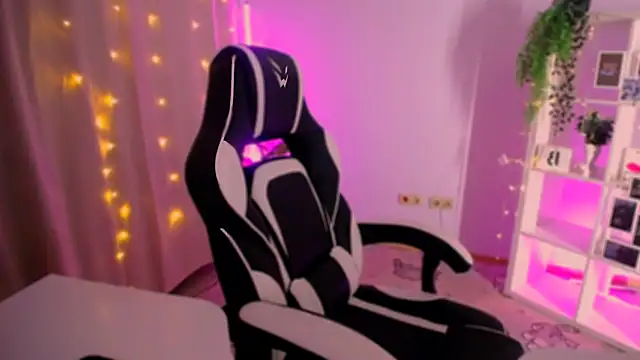 BagiraBella online show from November 3, 2025, 1:19 am