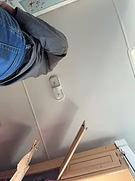 Snapshot of high3ndlowlife chatting on February 16, 2026, 4:47 pm high3ndlowlife online show from February 16, 2026, 4:47 pm