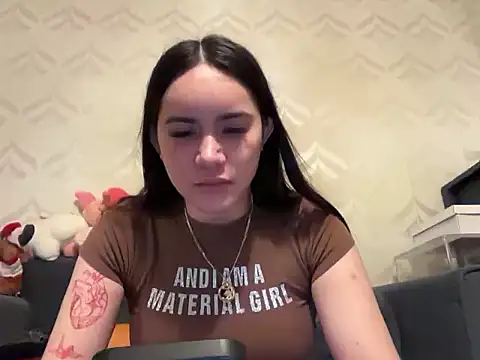 Yhanbeaufort18 online show from October 12, 2025, 4:06 pm