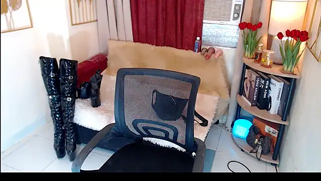 KYLINE WIILLS online show from February 19, 2026, 10:00 am