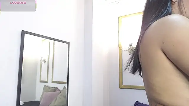 Lucigh  online show from October 6, 2025, 7:33 pm