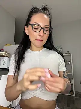 kaonasssiii online show from September 22, 2025, 5:59 pm