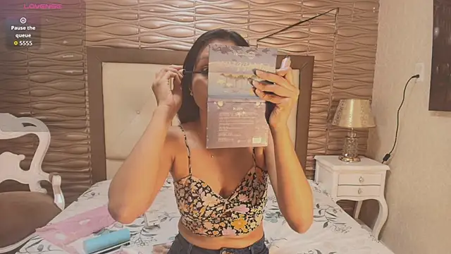 Miladiosa online show from April 10, 2026, 1:27 pm