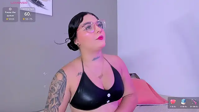 melody blossom  online show from December 16, 2025, 8:47 pm