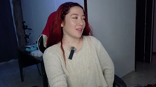 lunnaa  online show from October 23, 2025, 2:55 am