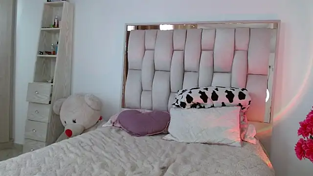 Ayleen m online show from November 12, 2025, 7:24 pm