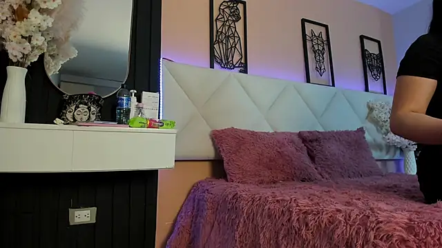 Snapshot of veronica_hill_ chatting on September 9, 2025, 3:17 am veronica hill online show from September 9, 2025, 3:17 am