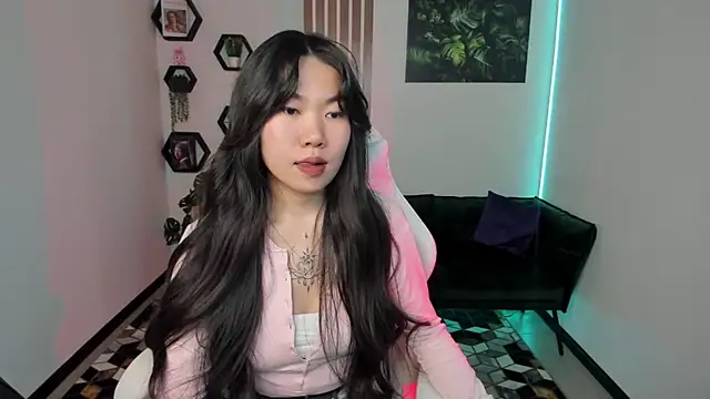 LunaPurrr online show from November 17, 2025, 1:11 am