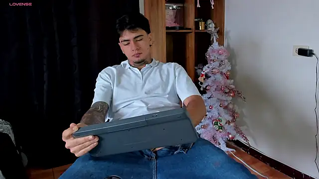 JamesDeker online show from December 22, 2025, 3:53 pm