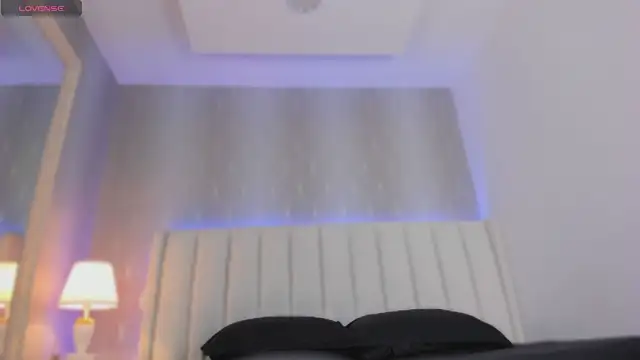 Mia-Medina online show from March 27, 2026, 7:57 pm